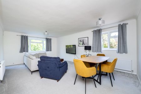 Alexandra Road, Epsom, KT17 - Photo 2