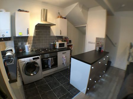 4 Bed - 52 Harold Place, Hyde Park, Leeds - LS6 1PQ - Student - Photo 2