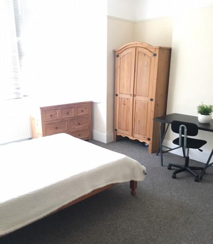 4 bedroom terraced house to rent - Photo 2