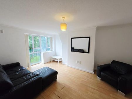 3 bedroom flat to rent - Photo 2