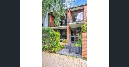 East Terrace Parkland Townhouse Furnished short or long term lease - Photo 4