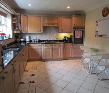 5 bedroom detached house to rent - Photo 4