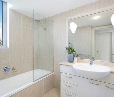 Premium ocean-view living in landmark 'Palm Springs Residences' - Photo 4