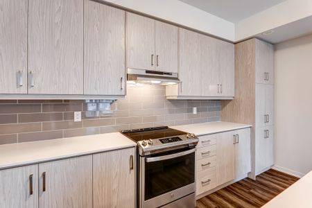 For Lease - 80 Honeycrisp Crescent Unit# TH377, Vaughan, Ontario - Photo 3