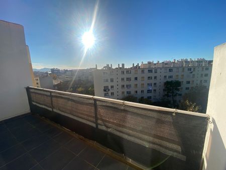 A LOUER / T3 DE 62m2 MEUBLÉ + TERRASSE DERNIER ETAGE / SAINT JUST 13013 - Photo 2