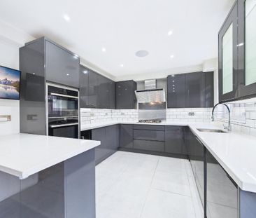 3 bedroom semi-detached house to rent - Photo 2