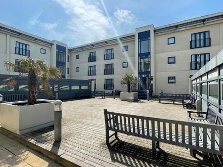 1 bedroom in a flat share to rent - Photo 2