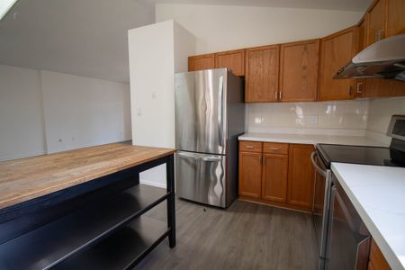 Bright 3-Bedroom Main Unit in St. Catharines! - Photo 2