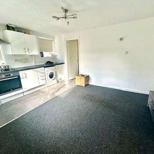 The Avenue, Sunbury-on-thames, TW16 - Photo 3