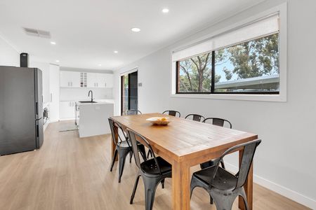 21 Kinlora Avenue, Epping VIC 3076 - Photo 5