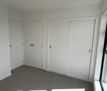 66 Rauemi Way, Te Atatu South - Photo 2