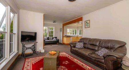 WESTPORT - 3 BEDROOMS - Photo 2