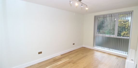 Auckland Road, London, SE19 - Photo 2