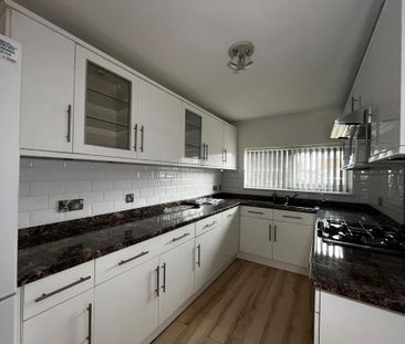 3 bedroom detached house to rent - Photo 2