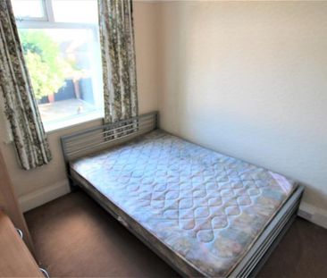 3 bedroom flat to rent - Photo 3