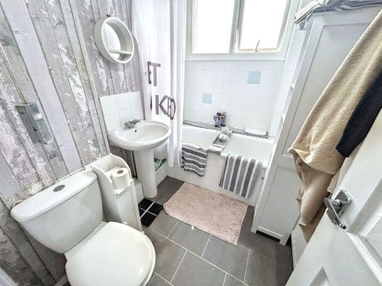 3 bed terraced house to rent in NE12 - Photo 1