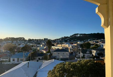 Lovely, renovated 2 bed Villa apartment in Newtown - Photo 3