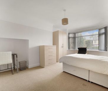 4 bedroom semi-detached house to rent - Photo 6