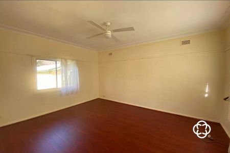 28 Derbyshire Avenue, 2146, Toongabbie Nsw - Photo 2