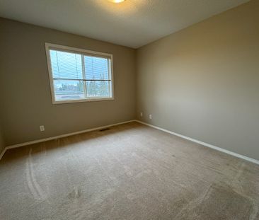 Spacious 2 Bed Apartment + Covered Parking included - Pet Friendly - Photo 5
