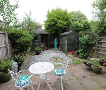 2 bedroom mews to rent - Photo 6