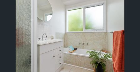Charming Weatherboard Home in a Sought-After Croydon Location! - Photo 5