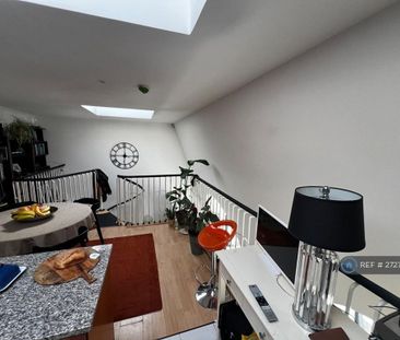 1 bedroom in a flat share to rent - Photo 5