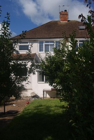 3 bedroom semi-detached house to rent - Photo 2