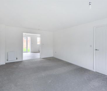 4 bedroom detached house to rent - Photo 1