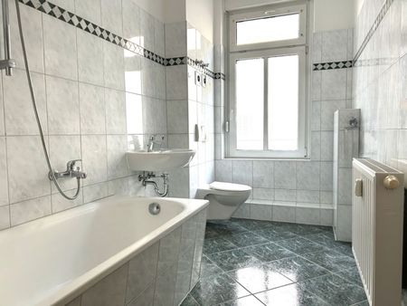 Chemnitz• Bernsdorf • 2 Zimmer • mit Balkon • Tageslichtbad • Stellplatz • schnell sein! - Photo 3