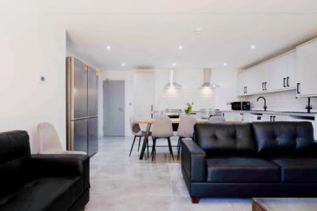 9 Beds 9 Baths - Photo 2