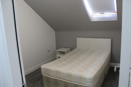 3 bedroom flat to rent - Photo 3