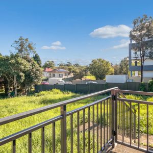 Massive Family Home In The Heart Of Granville - Photo 2