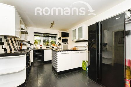 Caspian Close, Swindon, Wiltshire, SN5 - Photo 2