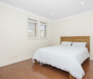 Street Facing Townhouse In Prime Location - Photo 2