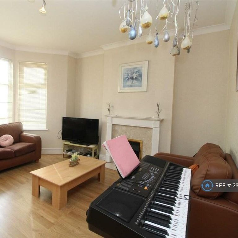 2 bedroom flat to rent - Photo 1