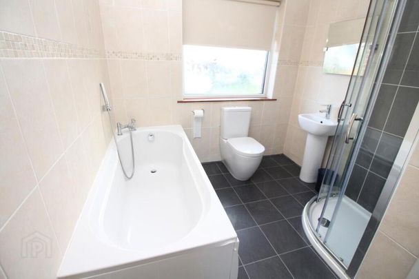 4 Hillview Crescent, Carrickfergus, BT38 8YR - Photo 1