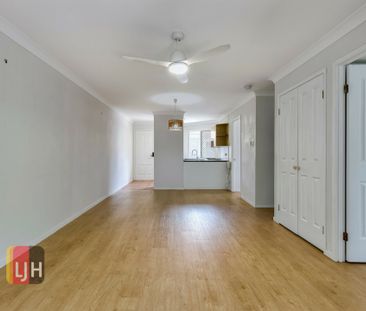 BRIGHT AND FRESH APARTMENT OFFERING GREAT LOCATION AND LIFESTYLE - Photo 2