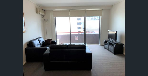 Stylish CBD Living in the Iconic Paramount Apartments - Photo 1