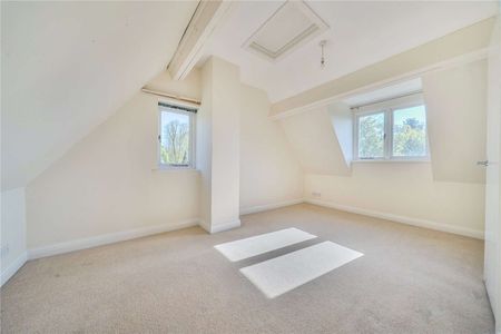 A two-bedroom cottage with driveway and garage in Oare village. - Photo 5