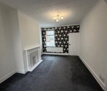 3 bedroom Terraced House To Let - Photo 2