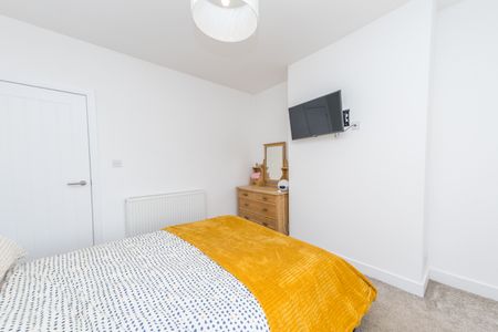 LINGWELL NOOK LANE LOFTHOUSE WAKEFIELD WF3 3JA - Photo 4