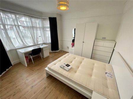 6 bedroom detached house to rent - Photo 3