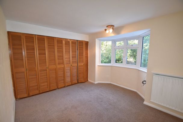 Fulmer Drive, Gerrards Cross, Buckinghamshire,SL9 - Photo 1