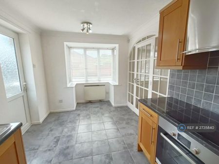 2 bedroom end of terrace house to rent - Photo 4