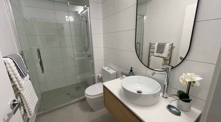 MODERN SPACIOUS BRAND NEW - TWO BEDROOM APARTMENT - WELLINGTON CITY - Photo 4