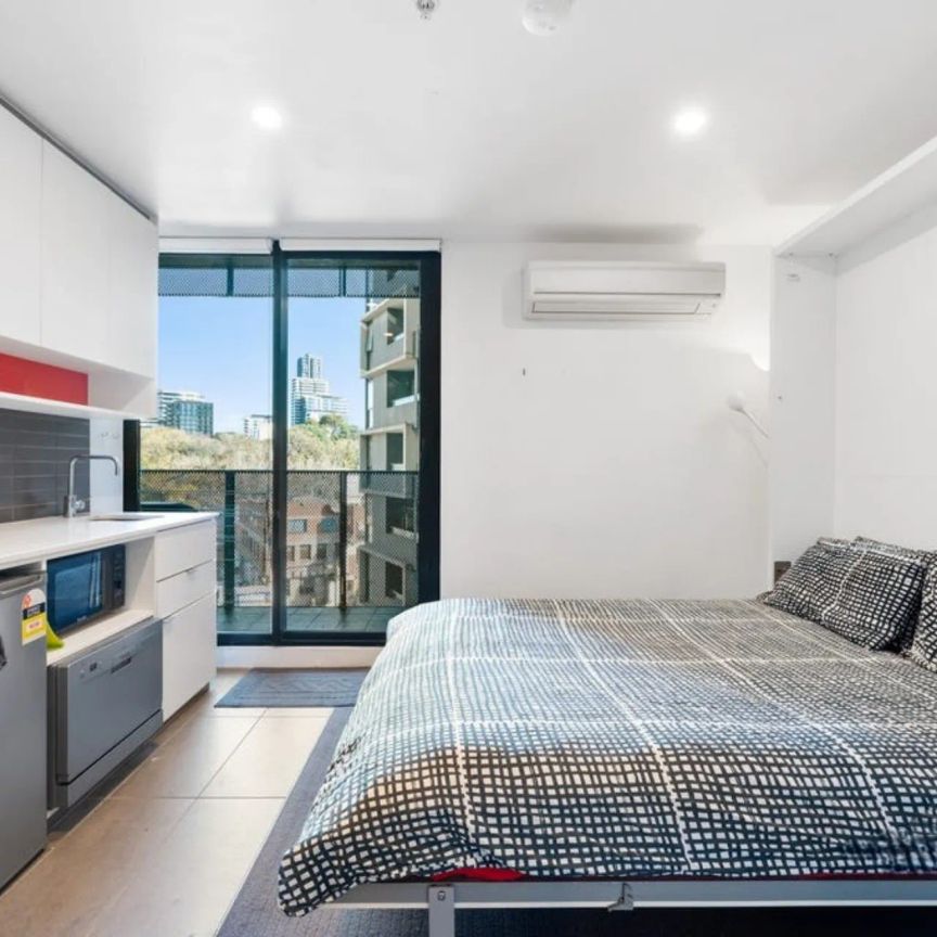 Modern Fully-Furnished Studio Apartment in the Heart of Melbourne! - Photo 1