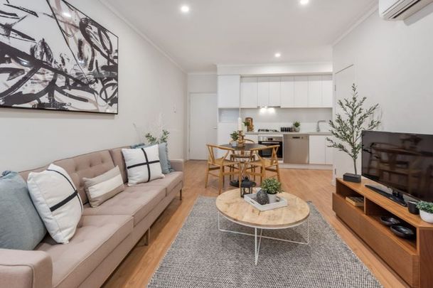 Spacious 1 Bedroom Apartment Close to Everything! - Photo 1