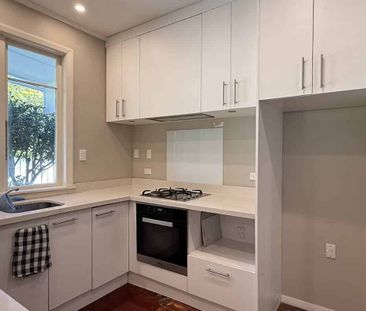 Charming 2-Bedroom Home - Photo 3