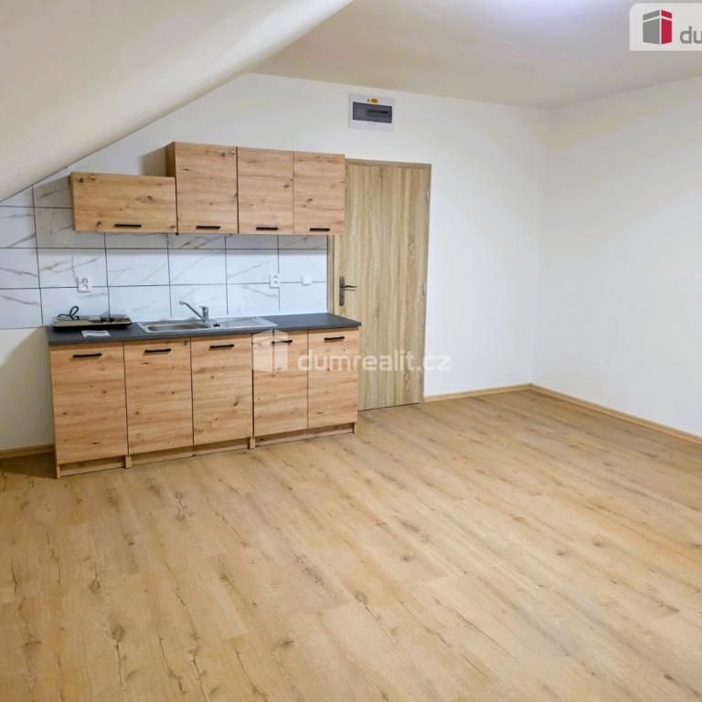 Pronájem bytu 1+kk 32 m2 - Photo 1